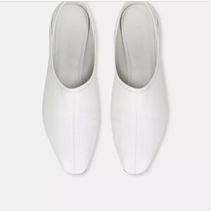 Vince. Branine Leather Flat Off-White Size 7